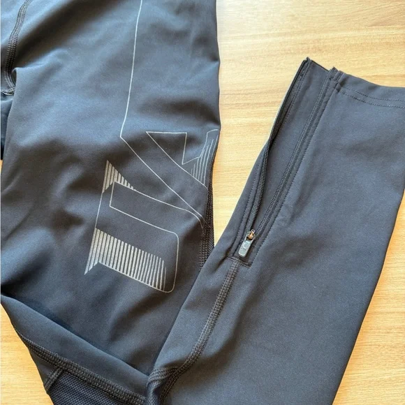 Under Armour Compression Leggings in Black - Picture 2 of 5